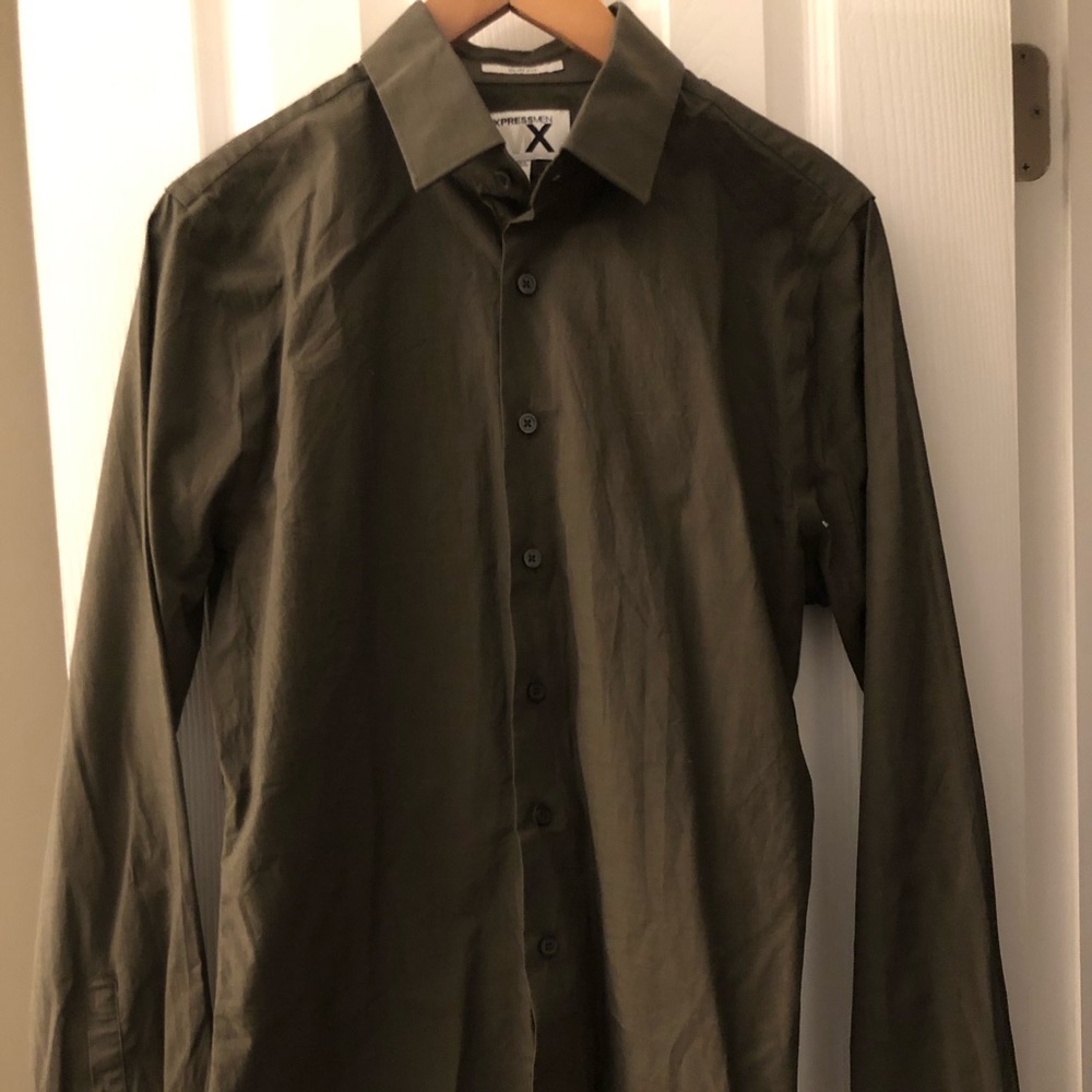 Men’s Express Slim Fit button down size M